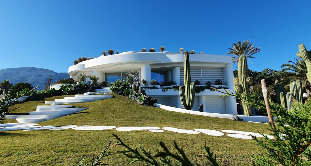 luxury villa exterior